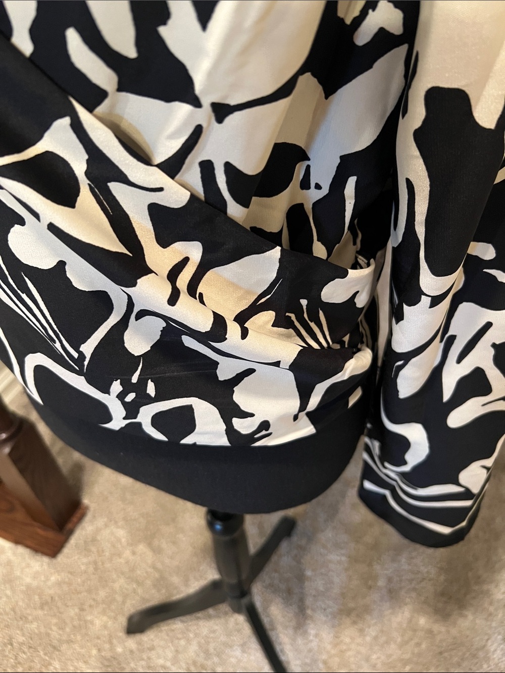 Black & White Wrap-Style Abstract Print Blouse - Picture 3 of 11